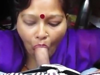 Desi aunty giving blowjob plus deepthroat drank cum